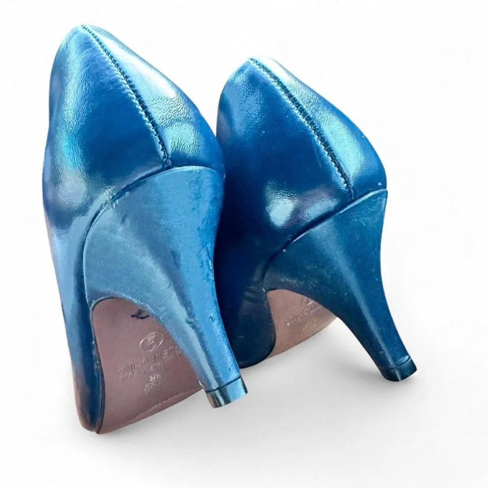 VTG Soft Flexible by Highlights Navy Kitten Heel Pumps with Gold/Silver Accent - Picture 7 of 9